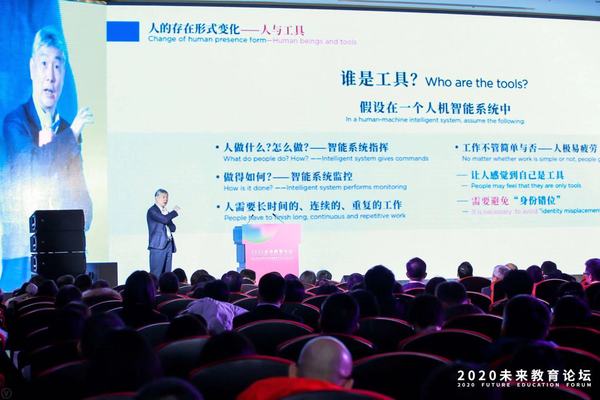 圖為李培根發表演講。