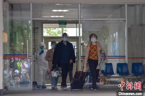 海南?？谛略?名新冠肺炎患者出院