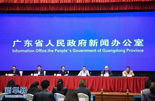 這是2月13日舉行的廣東省人民政府新聞發(fā)布會(huì)現(xiàn)場(chǎng)。  新華社記者 鄧華 攝