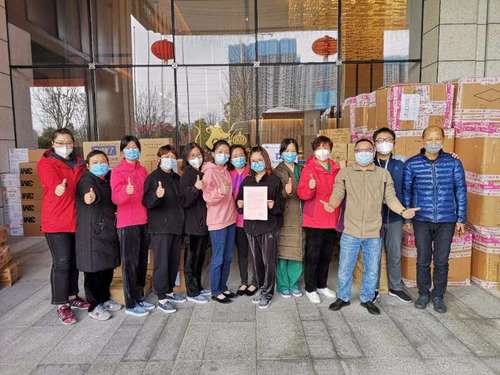 在王磊的安排下，上海民建第一批援鄂物資順利送到了上海援鄂醫療隊手上。