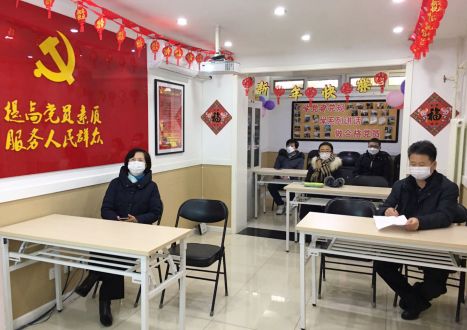 4民進市委秘書長蒼玉清（左一）帶隊到社區報到