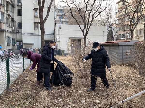 6致公黨市委下沉干部參與社區環境衛生整治