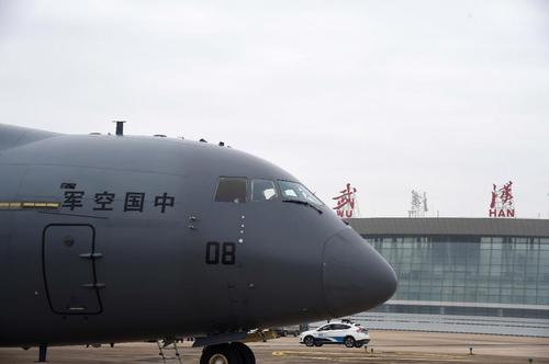 3  2月13日，一架國產運-20運輸機抵達武漢天河機場。