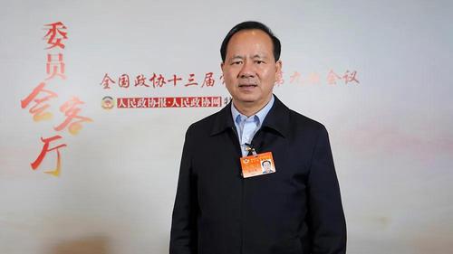 △全國政協(xié)常委、廣西民族大學(xué)校長謝尚果