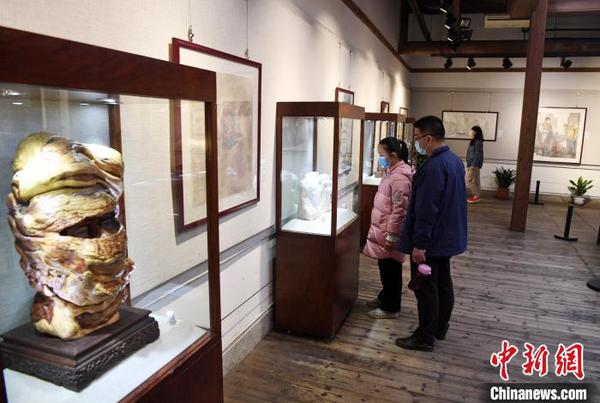福建舉辦“守望相助萬眾一心——抗疫藝術作品展”