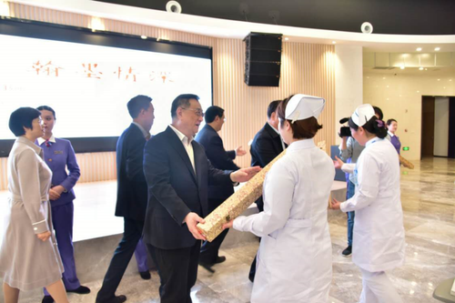 鹽城市政協舉行抗疫主題書畫捐贈活動1