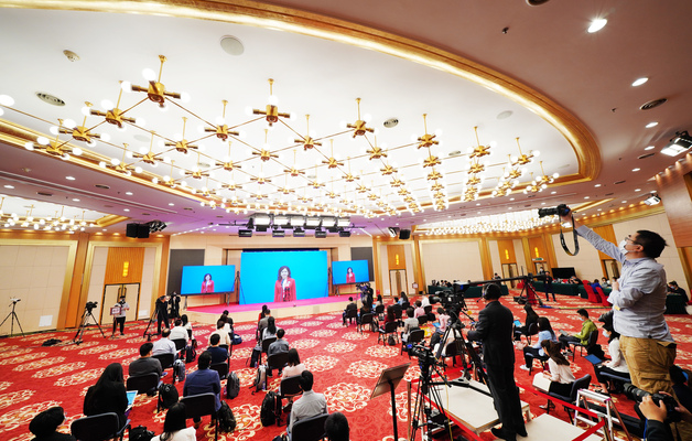 全國政協十三屆三次會議第三場“委員通道”