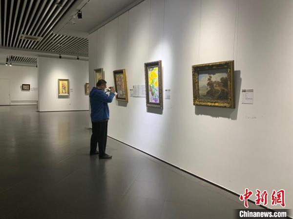畫展現場。　劉錫菊 攝