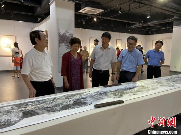 廣西畫家韋俊平創作130多幅作品寄鄉愁