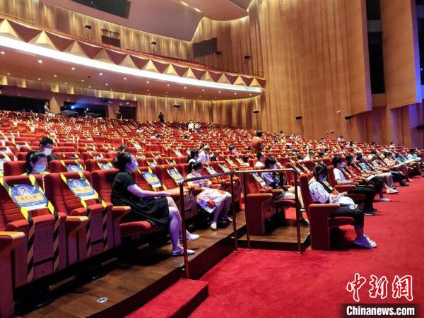 劇院嚴(yán)格按照疫情防控要求，采取措施，確保觀眾“放心進(jìn)劇院、安心看演出”。嘉庚劇院供圖