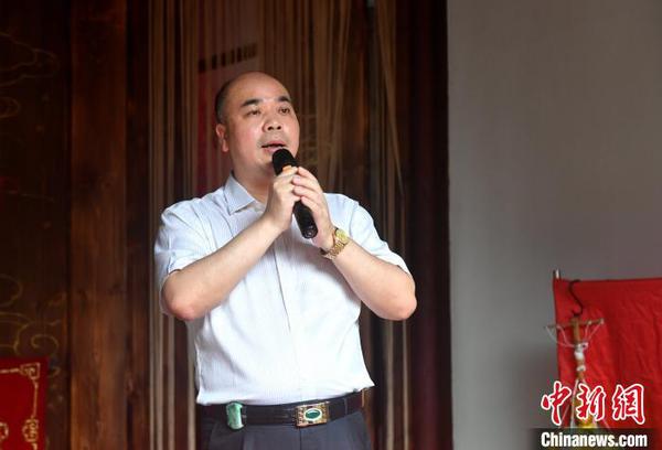 圖為曾海洪在會上致辭?！蚊?攝