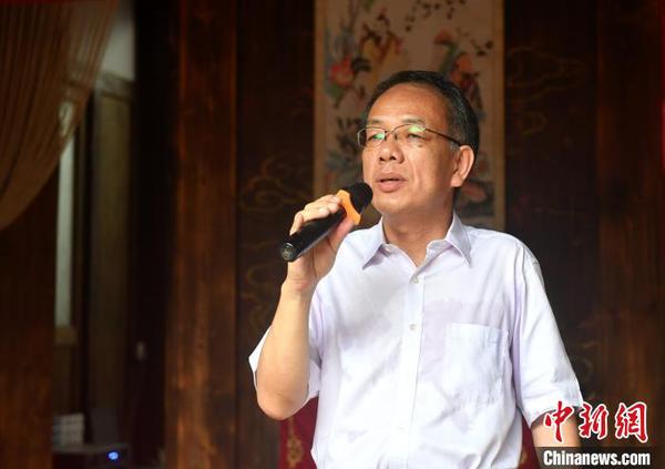 圖為翁小杰在會上致辭?！蚊?攝