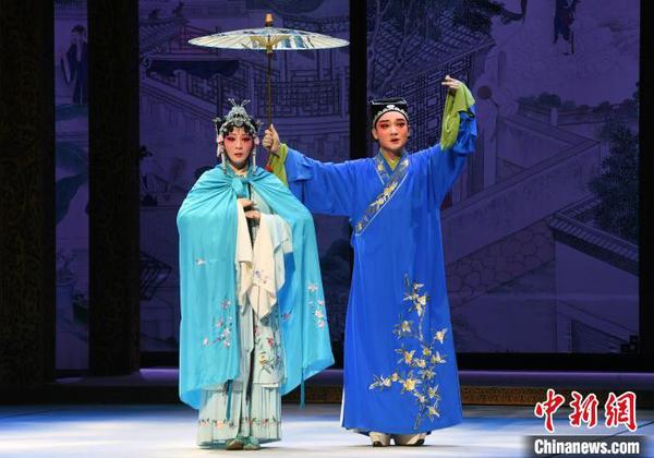 2019年10月30日晚，莆仙戲《踏傘行》參演在福建福州舉辦的第十六屆中國戲劇節?！∮浾邉⒖筛?攝