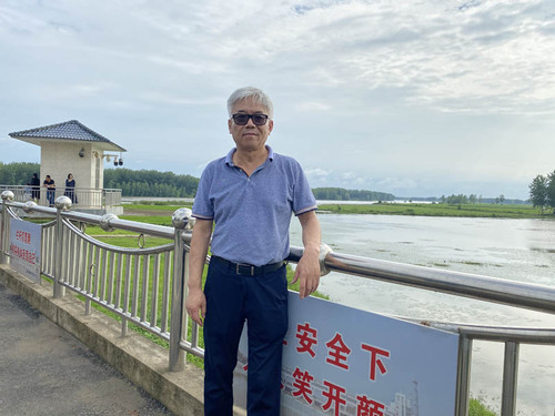 2020年汛期水利和生態(tài)專家孫建教授在王家壩