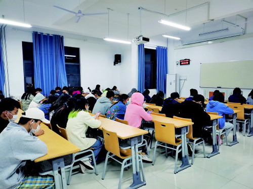 ▲10月15日，在江蘇師范大學科文學院，學生們在上課。本報記者鄭生竹攝