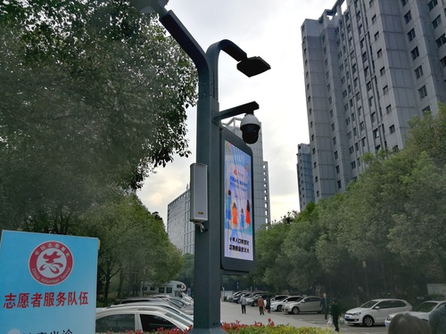 集路燈、視頻監控、LED顯示屏于一體的智能物聯桿