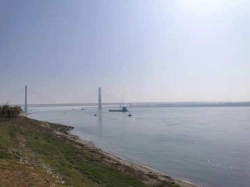 湖北荊州煤炭鐵水聯(lián)運(yùn)儲(chǔ)配基地，煤炭年吞吐量5000萬噸。人民政協(xié)網(wǎng)記者 付振強(qiáng) 攝