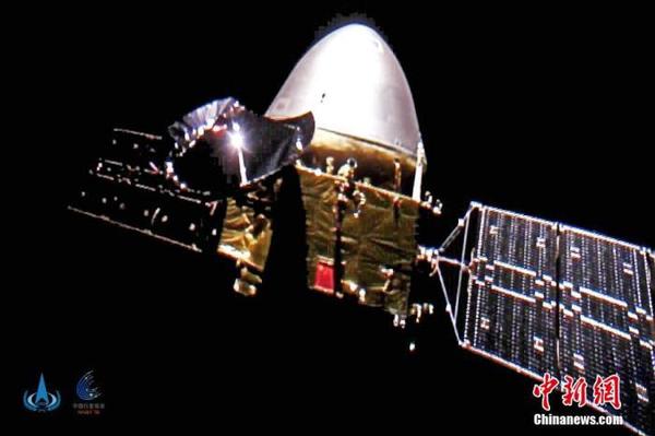 資料圖：中國(guó)國(guó)家航天局發(fā)布的中國(guó)首次火星探測(cè)任務(wù)天問(wèn)一號(hào)探測(cè)器飛行圖像。 中新社發(fā) 中國(guó)國(guó)家航天局 供圖