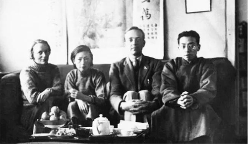 美國哈佛教授、著名歷史學家費正清夫婦來訪李莊，與梁思成、林徽因夫婦交流