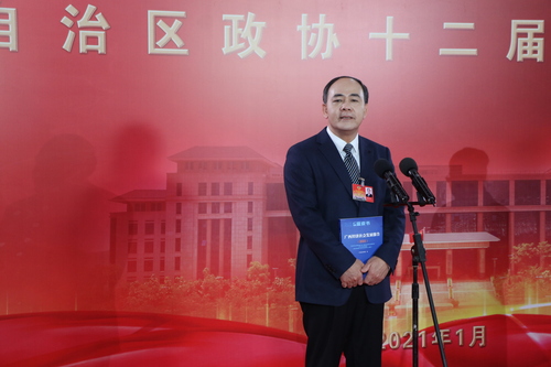 廣西壯族自治區政協委員、廣西社科院院長陳立生 肖亮升攝