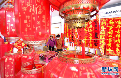 　　春節臨近，云南省彌勒市城區市場年味濃，文化用品購銷兩旺。新華網發2（普佳勇 攝）