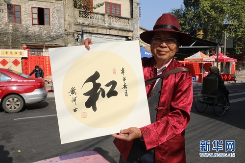 今年是他寫揮春的第八個年頭