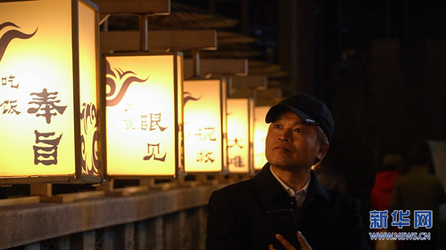 燈會(huì)結(jié)合了傳統(tǒng)新春文化與老街的地貌風(fēng)情，吸引了不少市民游客前來(lái)觀賞。新華網(wǎng) 朱清 攝