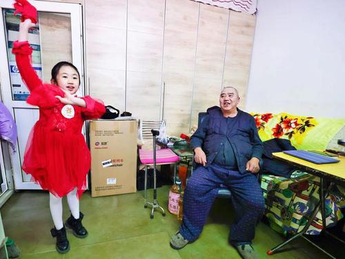 “一度溫暖”朝陽門微心愿行動關愛居家老人。 賈寧 張維民 攝