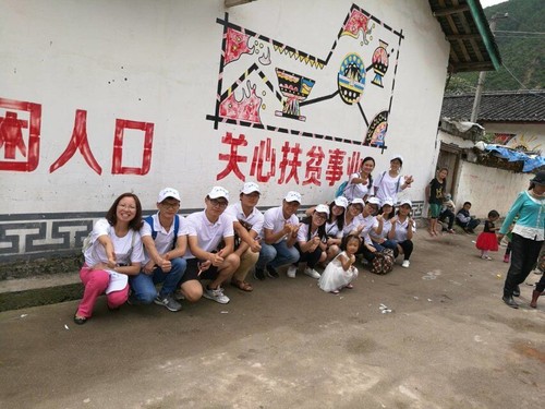 青愛工程1+1心聯(lián)四川基地“知愛社”志愿者團(tuán)隊(duì)在涼山州開展教育扶貧