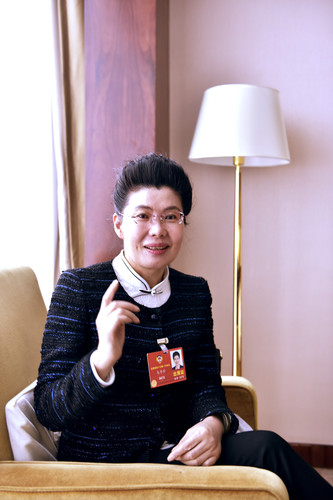 2018年全國兩會期間，馬秀珍委員在駐地接受記者采訪  范文杰 攝影
