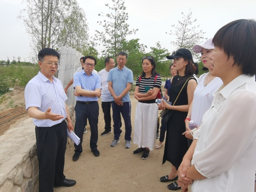 2020年6月21日下午，民建寧夏區(qū)委會(huì)組織會(huì)員到銀川市賀蘭山下的志輝源石酒莊調(diào)研。