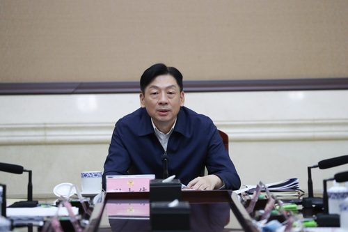 廣西壯族自治區(qū)政協(xié)主席、黨組書記孫大偉主持會(huì)議并講話   覃文宇 攝