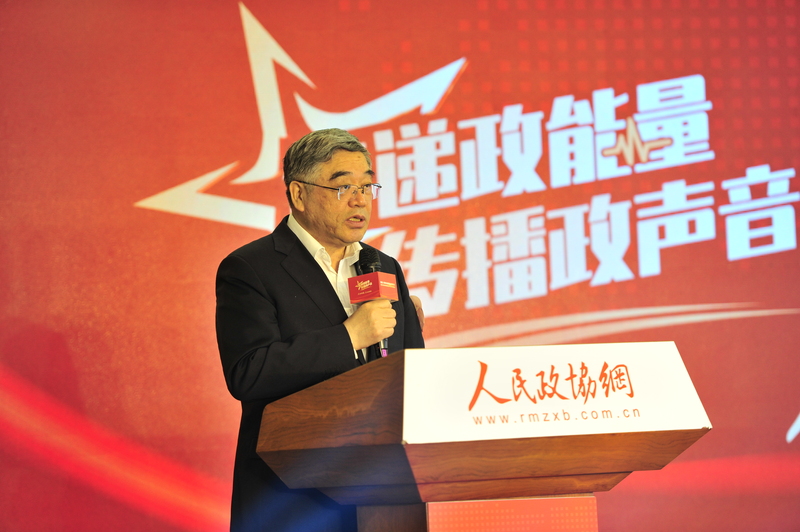 全國政協常委、全國政協副秘書長，民進中央副主席朱永新。