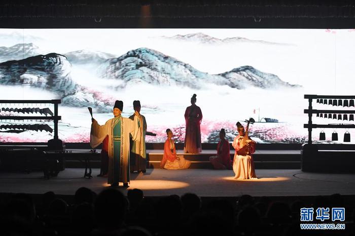4月5日，人們觀看河南博物院舉辦的“華夏古樂——音樂文物復原展演”