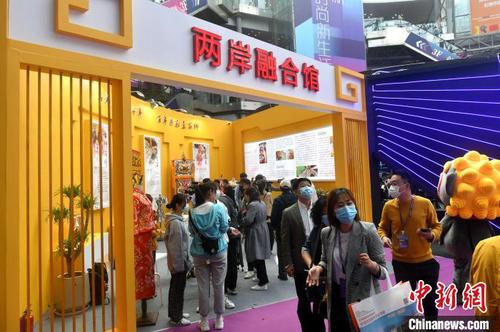 4月18日，第二十四屆海峽兩岸紡織服裝博覽會(huì)暨2021中國(guó)褲裝產(chǎn)業(yè)品牌博覽會(huì)在石獅開幕。　呂明　攝