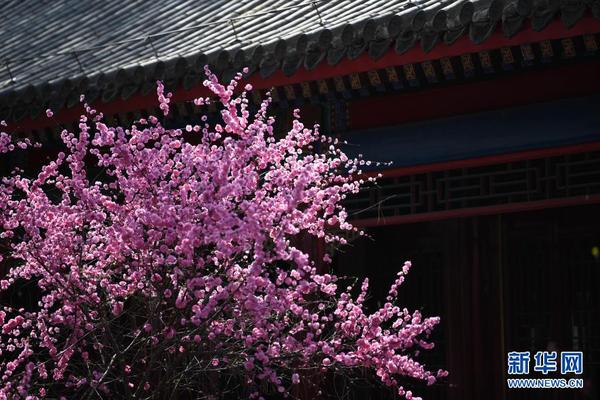 這是4月19日拍攝的承德避暑山莊景色。