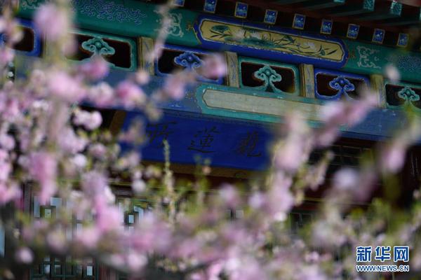這是4月19日拍攝的承德避暑山莊景色。4