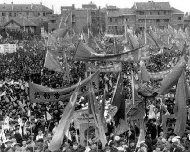1950年5月1日，天津人民群眾舉行了盛大集會和游行，紀念國際勞動節。