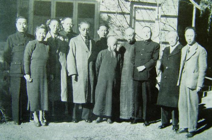 1946年11月12日，周恩來在梅園新村設宴招待民盟代表。