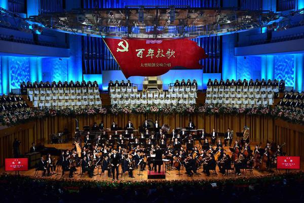 記載偉業  展示輝煌——大型原創交響合唱《百年放歌》演出現場3