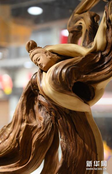 這是在建德市梅城鎮的展廳陳列的徐惠東木雕作品（5月24日攝）。新華社記者 翁忻旸 攝1