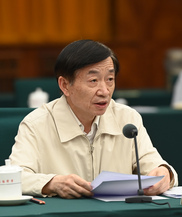 全國政協(xié)社會和法制委員會副主任，民政部原部長黃樹賢：以立法推動社會救助制度更加成熟更加定型