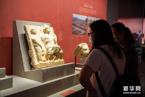 7月10日，觀眾在湖南省博物館參觀“我們亞洲——亞細(xì)亞古代文明展”。新華社記者 陳思汗 攝