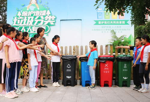 永泰小學劉京麗校長與少先隊員分享垃圾分類(562609)-20210915151249
