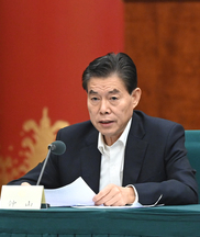 中共十九屆中央委員，全國(guó)政協(xié)經(jīng)濟(jì)委員會(huì)副主任，商務(wù)部原部長(zhǎng)鐘山：增強(qiáng)外貿(mào)綜合競(jìng)爭(zhēng)力的幾點(diǎn)建議