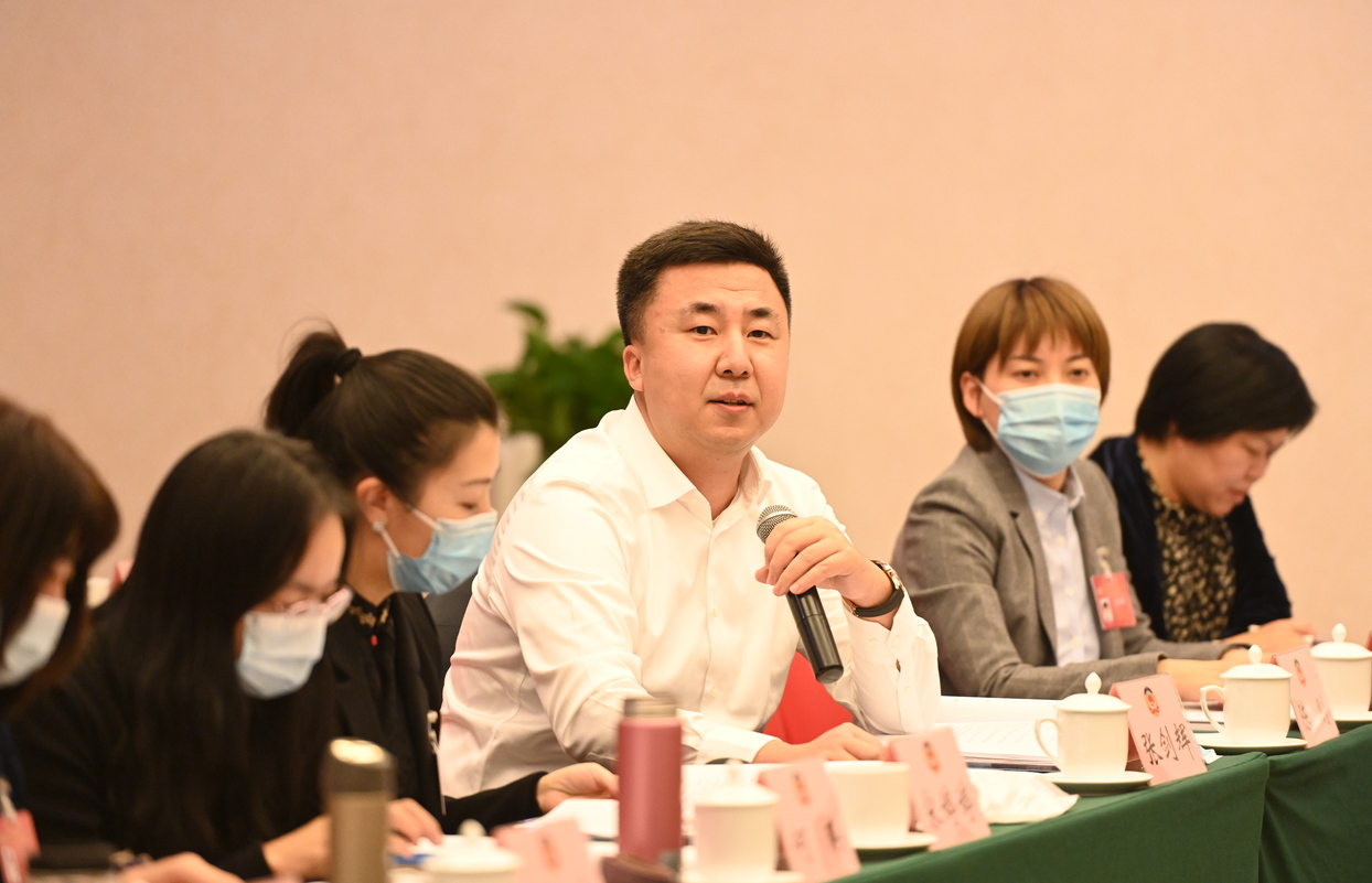 政協(xié)北京市海淀區(qū)十一屆一次會(huì)議小組討論現(xiàn)場(chǎng)