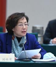 全國(guó)政協(xié)委員，廈門(mén)市政協(xié)副主席，民革廈門(mén)市委會(huì)主委國(guó)桂榮：進(jìn)一步推動(dòng)中小學(xué)未成年人的法治教育進(jìn)程