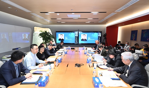 2月12日，由人民政協(xié)報(bào)·人民政協(xié)網(wǎng)主辦的“完善醫(yī)藥創(chuàng)新生態(tài)推動(dòng)產(chǎn)業(yè)健康發(fā)展”座談會(huì)在北京召開(kāi)。人民政協(xié)報(bào)·人民政協(xié)網(wǎng)記者 齊波 攝