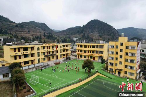 張漢龍在大方縣捐建的元寶同心實驗學校 受訪者供圖