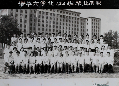 照片1：宋慰祖委員大學(xué)畢業(yè)合影。